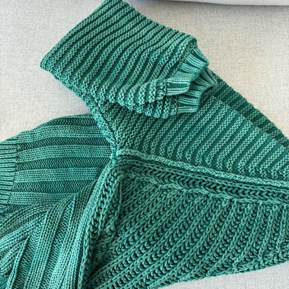 Free People mockneck knit sweater in gorgeous green color - Picture 3 of 5